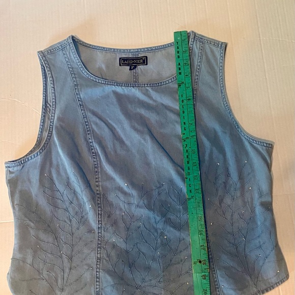 LaFei Nier light wash denim embroidered Vintage top size XL w/subtle rhinestones - Picture 10 of 12